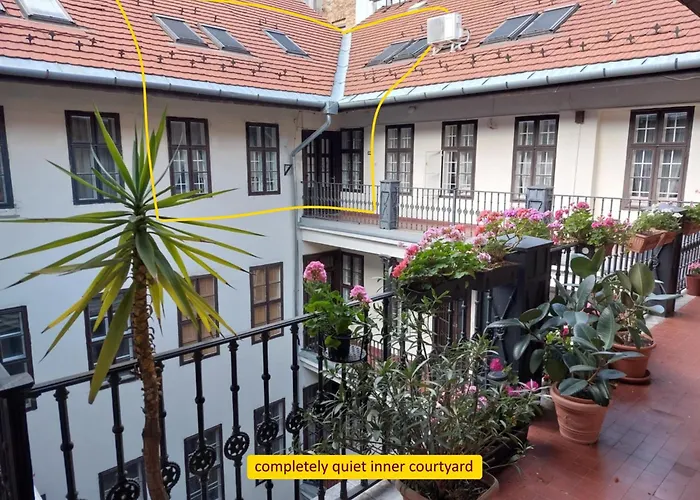 Queen Zita Apt 130 M2 Near Chain Bridge