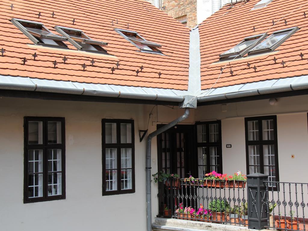 Queen Zita 130 M2 Near Chain Bridge דירה