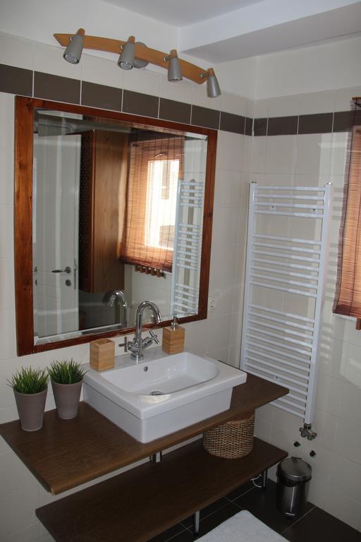 Queen Zita 130 M2 Near Chain Bridge דירה *