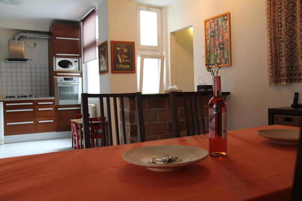 Queen Zita 130 M2 Near Chain Bridge דירה *